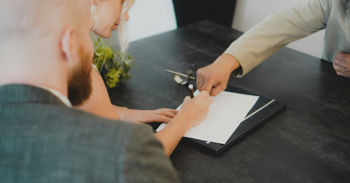 The Definitive Guide to CIO-SP4: What Contractors Need to Know - top government contractors Contract signing