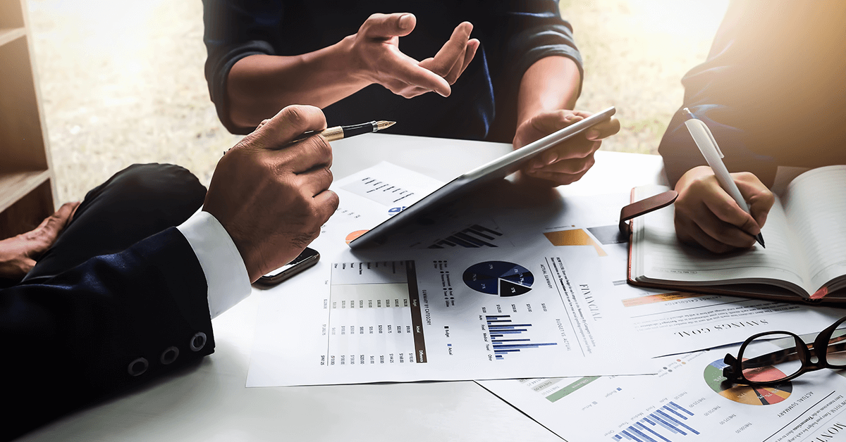 Performance Management in Government Contracting: What It Is and Why It Matters - top government contractors Contractors in a performance meeting